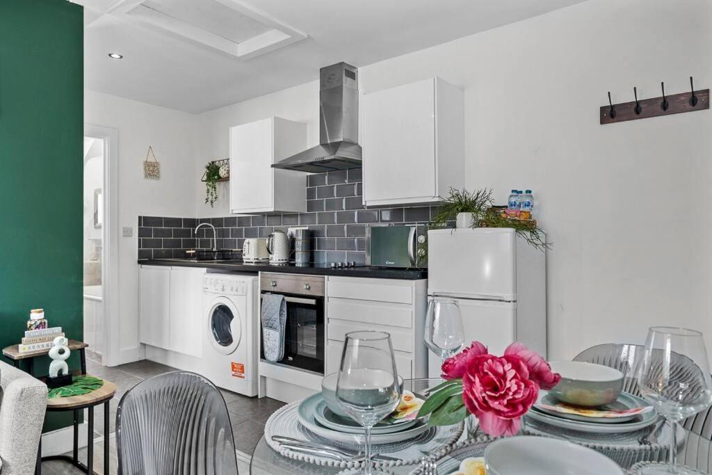 Comfortable Retreat Near City Centre- 1 Bed, 3 Guests Саутгемптон Екстер'єр фото